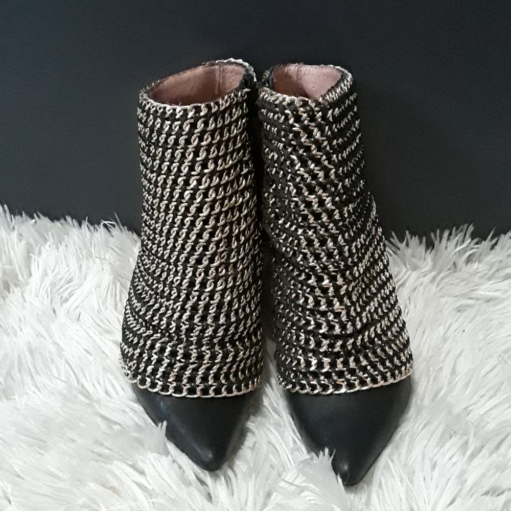 Heavy chain ankle bootie